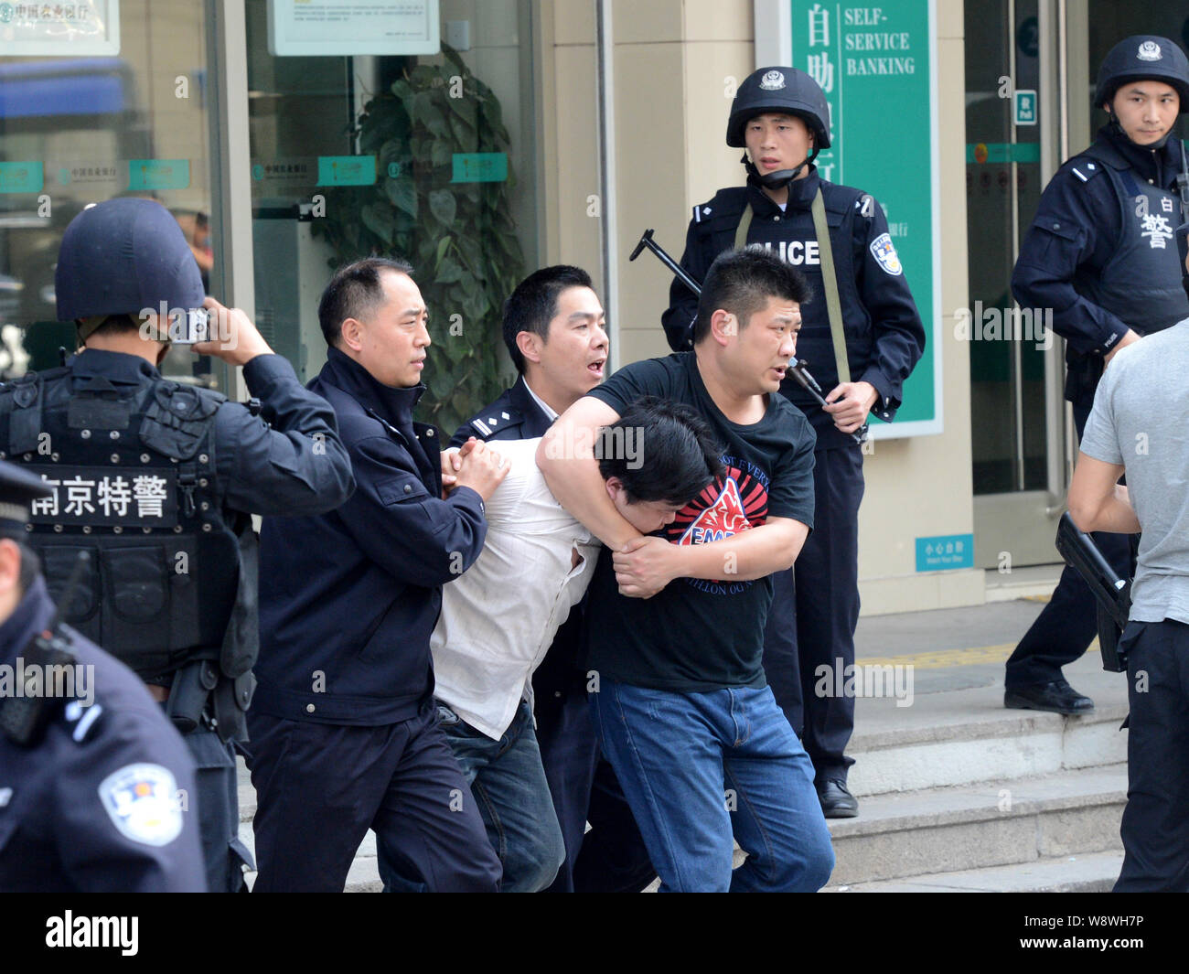 Chinese Police Officers Arrest A Knife Wielding Man Center In White Who Took A Hostage In