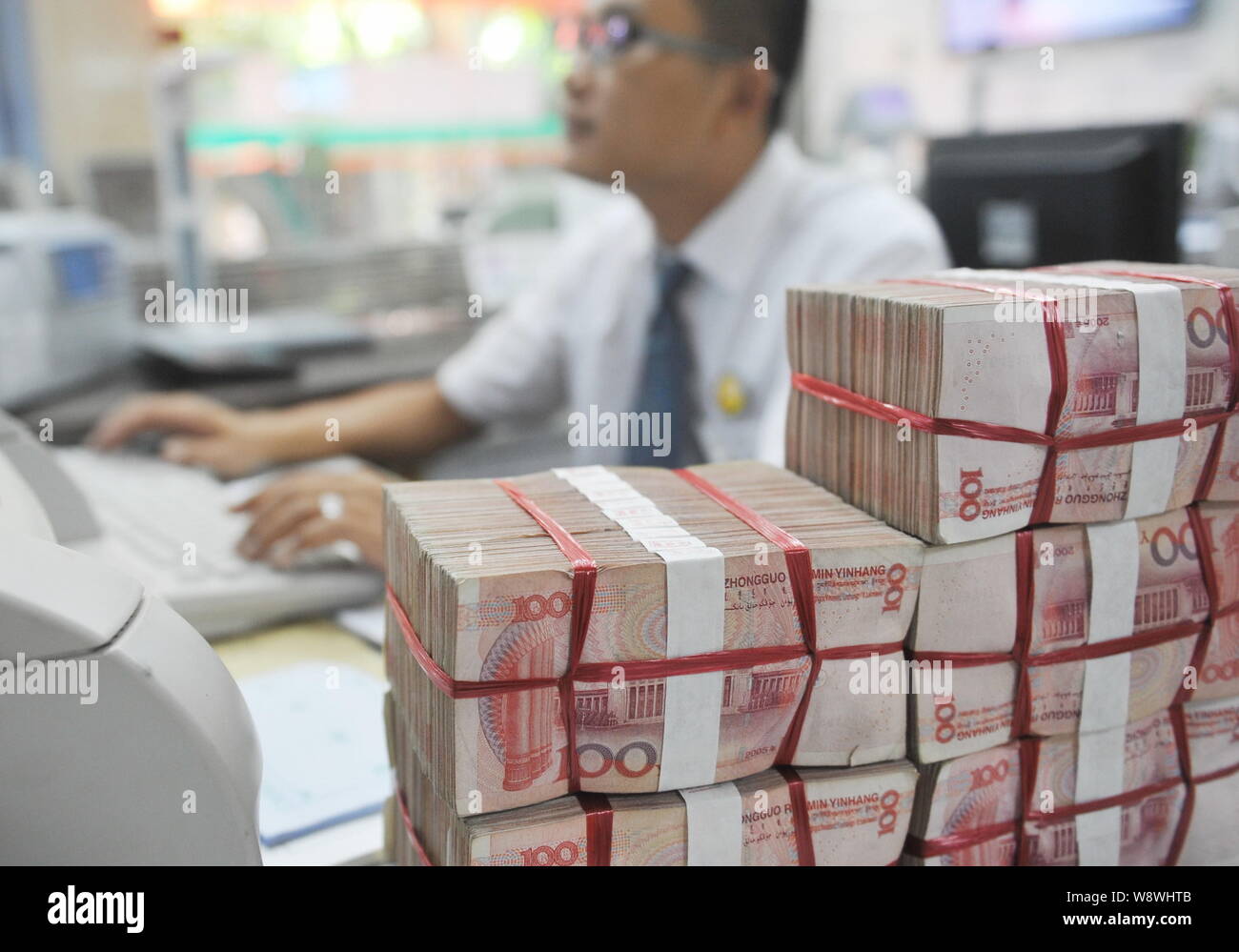 пример счета в китайских юанях. переводы в иностранной валюте. китайские деньги на китайском языке. японская иена и доллары картинки. китайские малые предприятия.