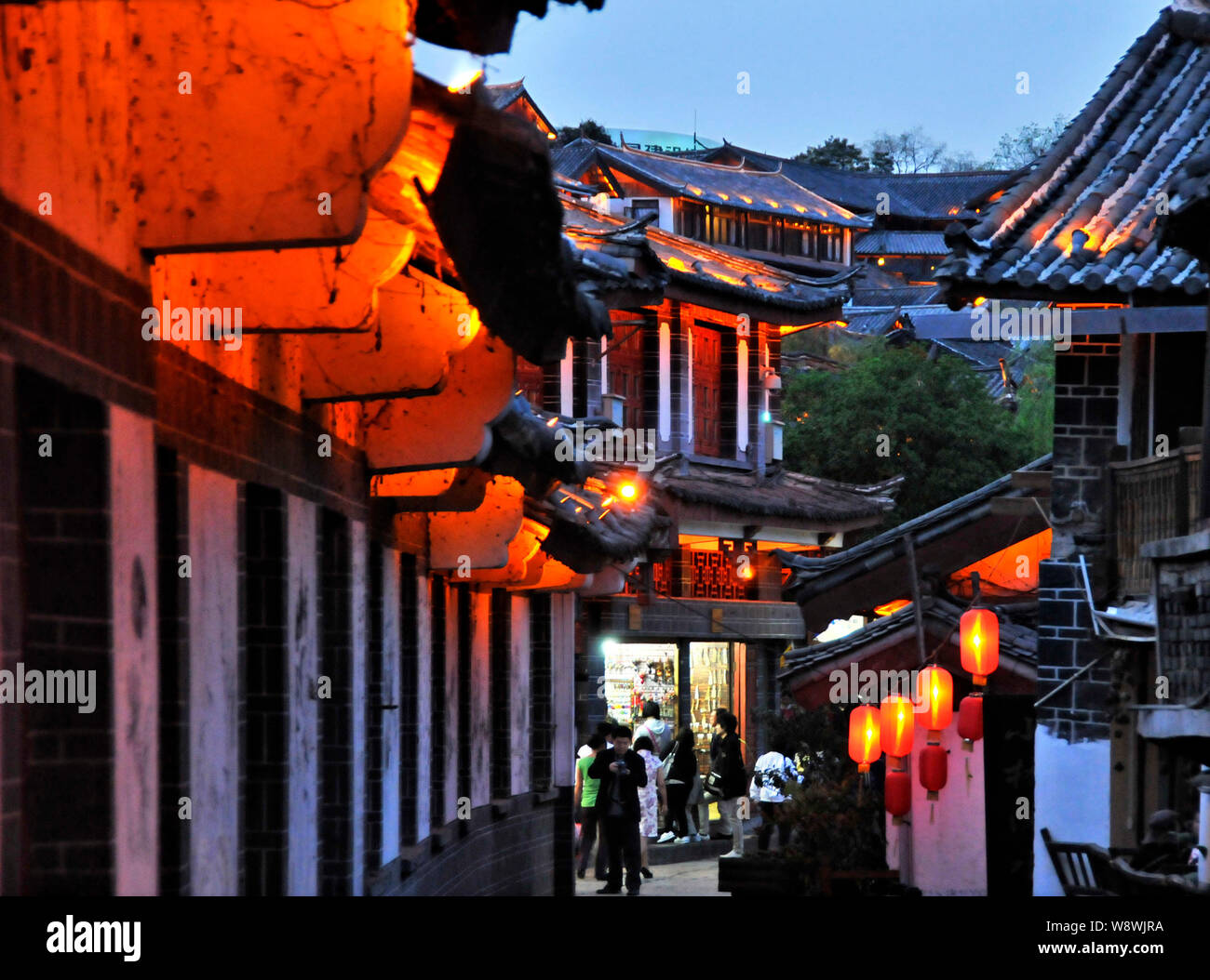Lijiang chinas yunnan province hi-res stock photography and images - Alamy