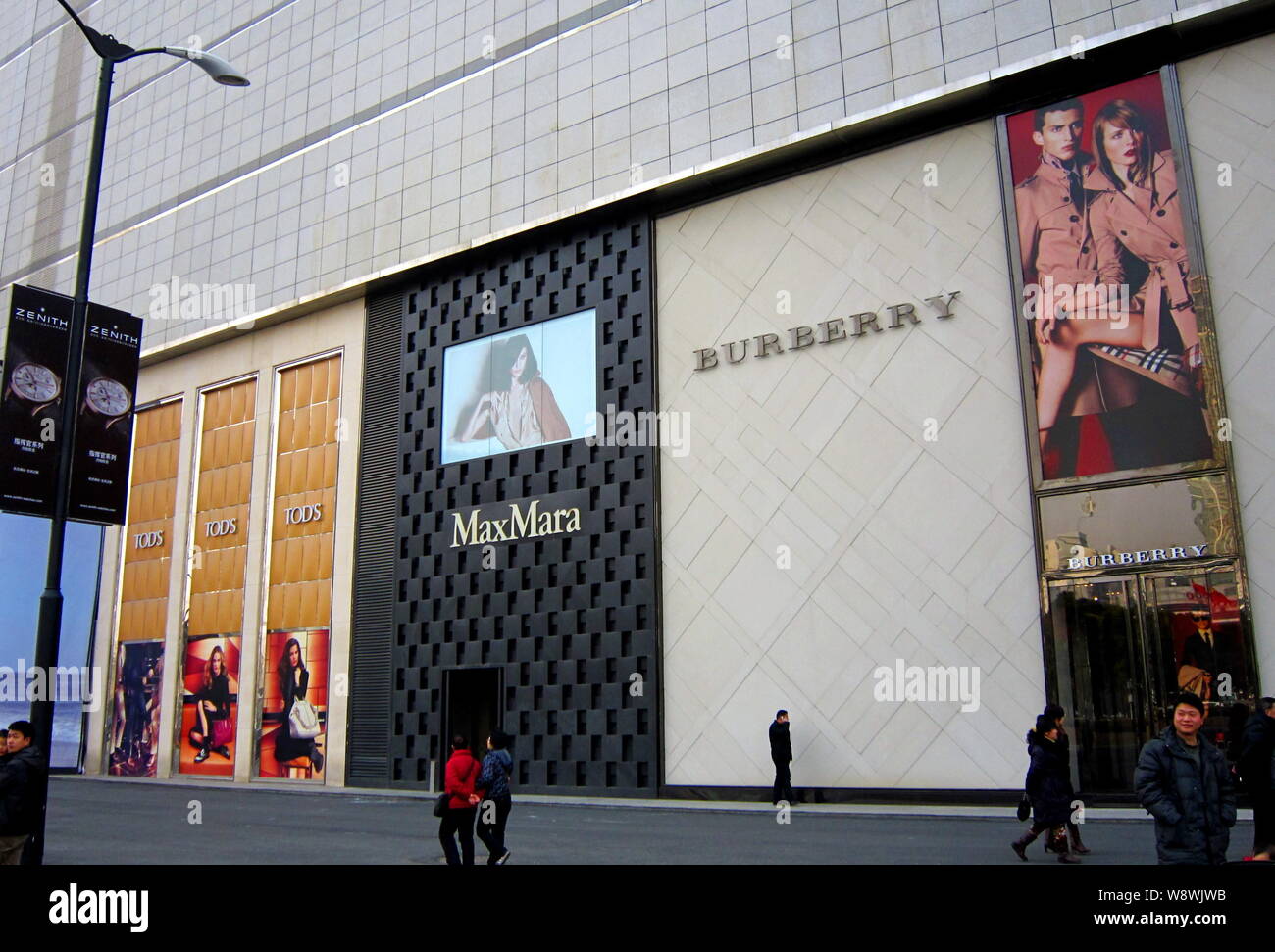 FILE--Pedestrians walk past a boutique of Burberry in Wuhan city, central  Chinas Hubei province, 15 February 2013. Luxury fashion house Burberry  Stock Photo - Alamy