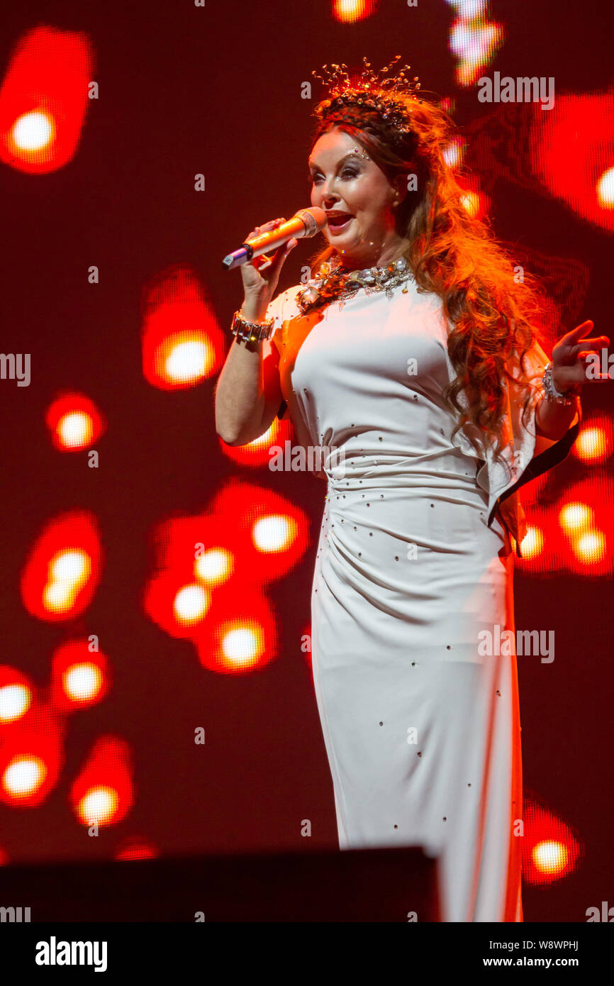 English classical soprano Sarah Brightman performs during a concert at the Nanjing Olympic Sports Centre Stadium in Nanjing city, east Chinas Jiangsu Stock Photo