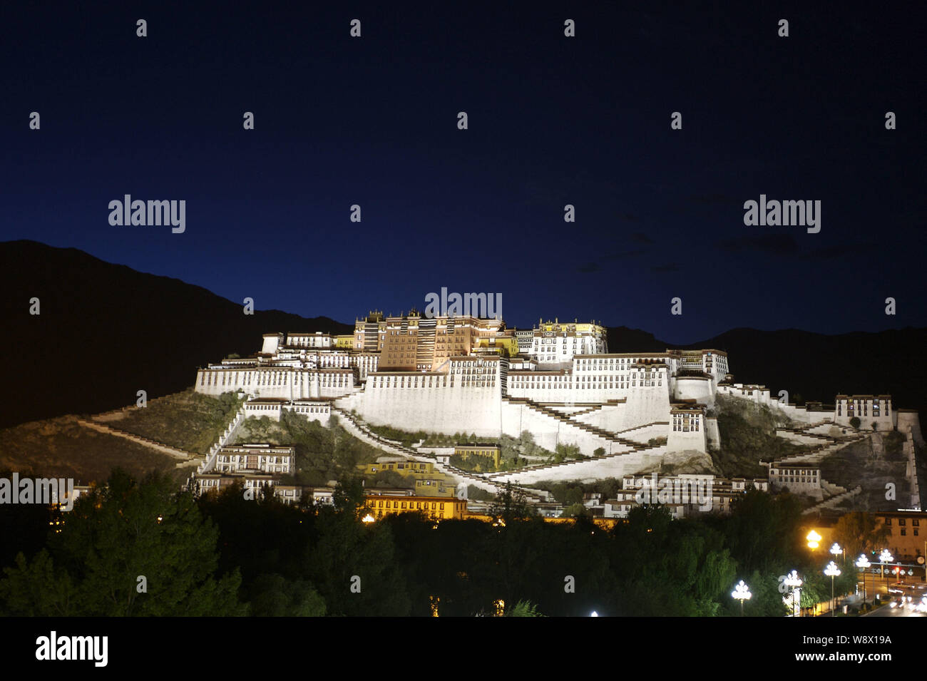 Night view of a Buddha sculpture at the Potala Palace in Lhasa, southwest Chinas Tibet Autonomous Region, August 2006. Stock Photo