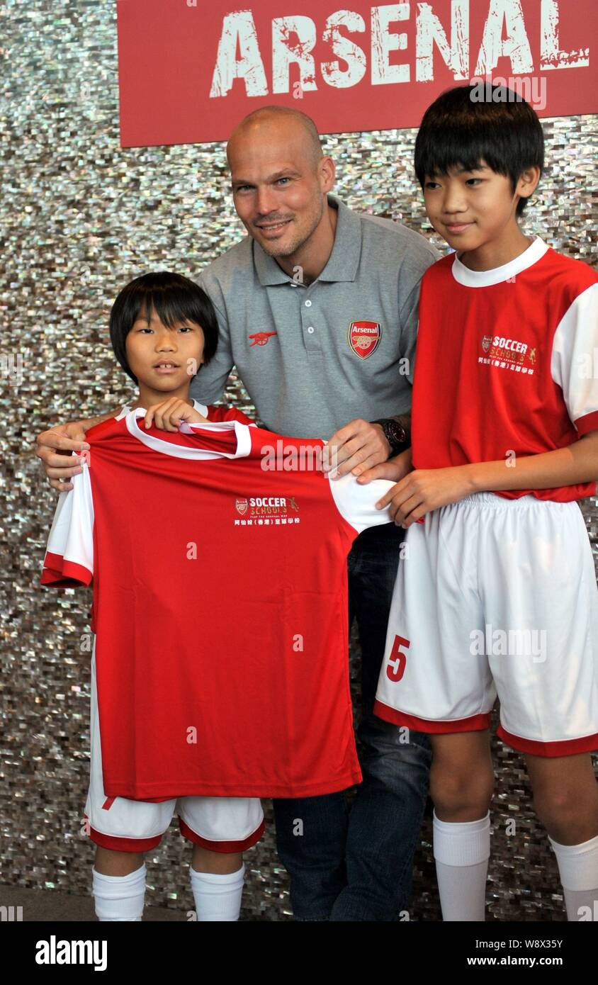 Former Swedish football player Fredrik Ljungberg, center, poses with young students on his visit to Arsenal Soccer School (Hong Kong) during his China Stock Photo