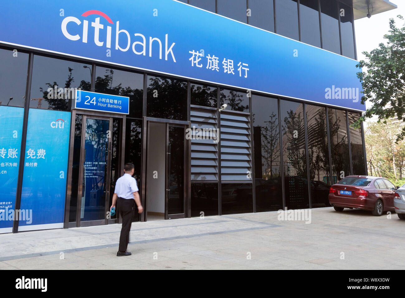 --FILE--A pedestrian walks past a branch of Citibank of Citigroup in Dalian city, northeast Chinas Liaoning province, 15 June 2014.   Citigroup has ag Stock Photo