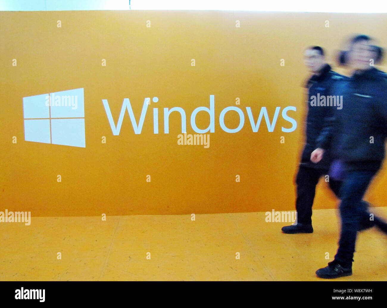 Replace windows hi-res stock photography and images - Alamy