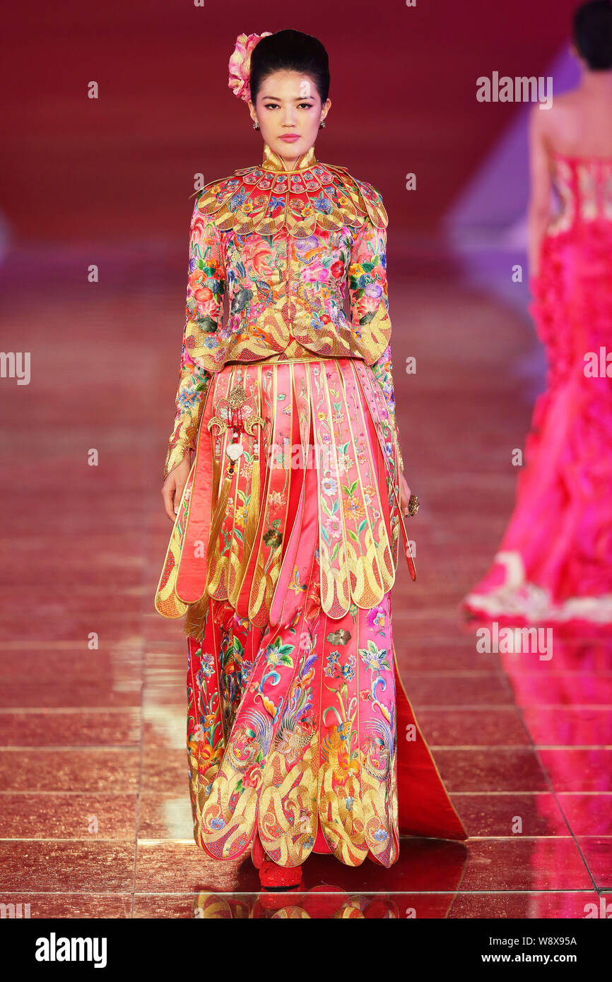 A model displays a traditional Chinese bridal wedding dress of the Rose ...