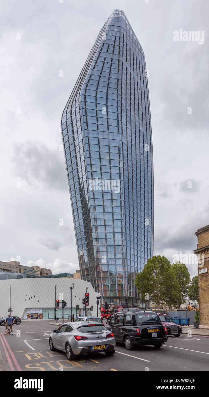 One Blackfriars Skyscraper, 1-16 Blackfriars Rd, South Bank, London SE1 9GD. 170 metre high tower with 274 apartments, situated on London's South Bank Stock Photo