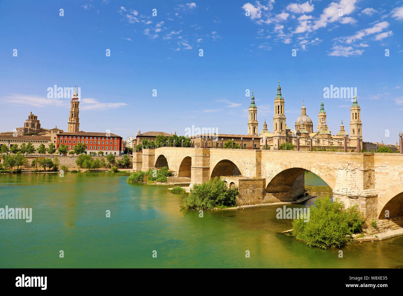 Zaragoza cityscape panorama with the bridge Puente de Piedra and Cathedral Basilica del Pilar Stock Photo