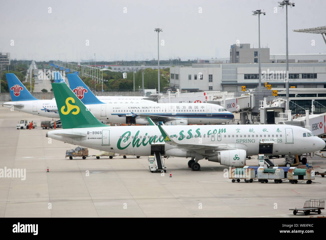 Spring airlines airbus a320 hi-res stock photography and images - Alamy