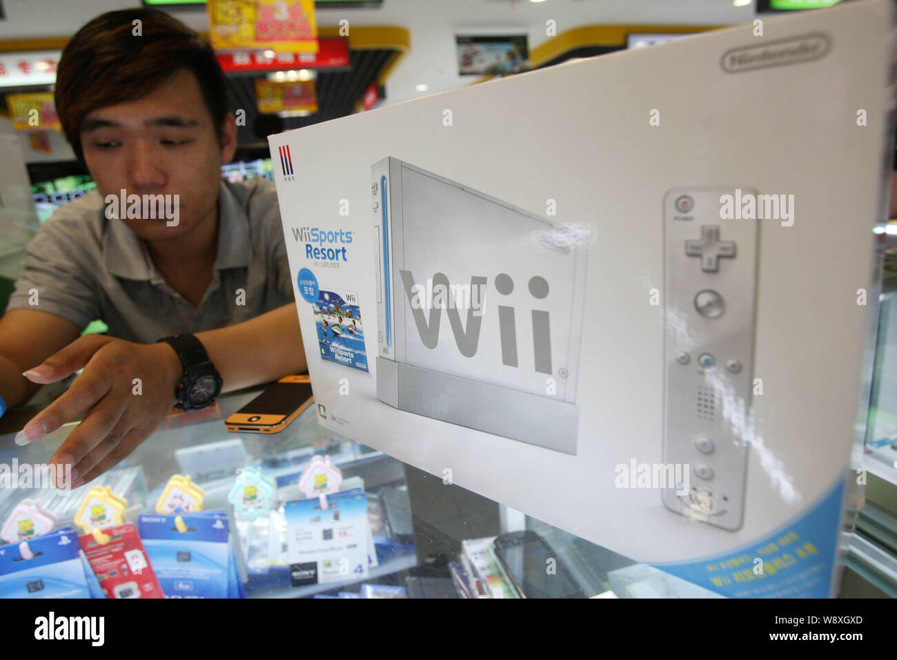 --FILE--A salesman sells a Nintendo Wii game console at a stall in a digital products mall in Shanghai, China, 10 July 2013.   After 13 long years, Ch Stock Photo