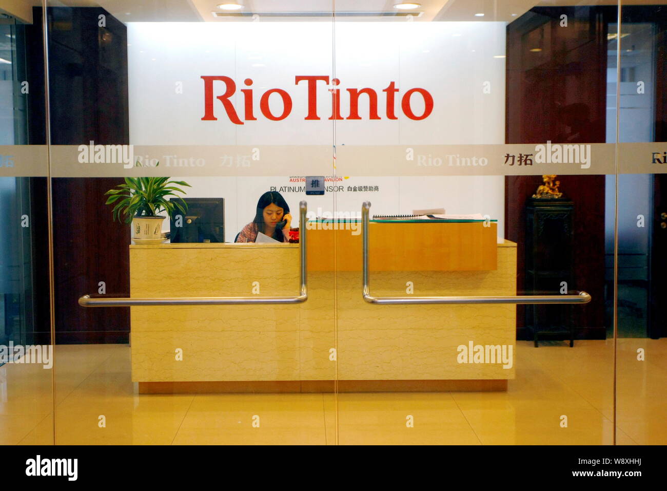 File An Employee Works At The Front Desk In The Office Of Rio