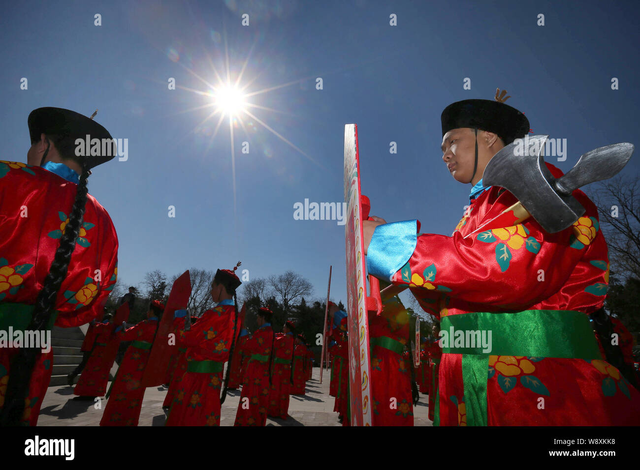 Chinese performers dressed in ancient costumes of the Qing Dynasty ...