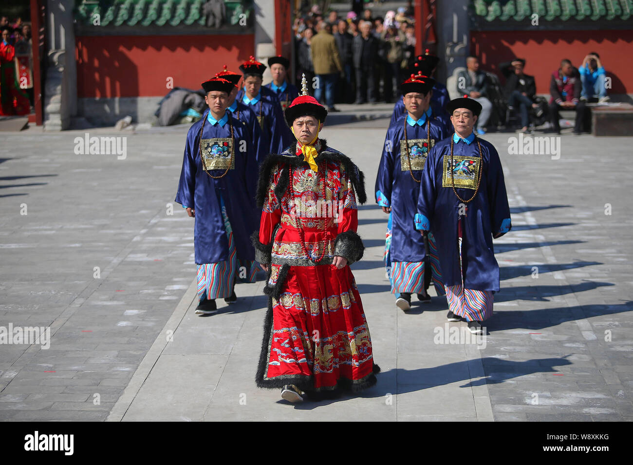 Chinese performers dressed in ancient costumes of the Qing Dynasty ...