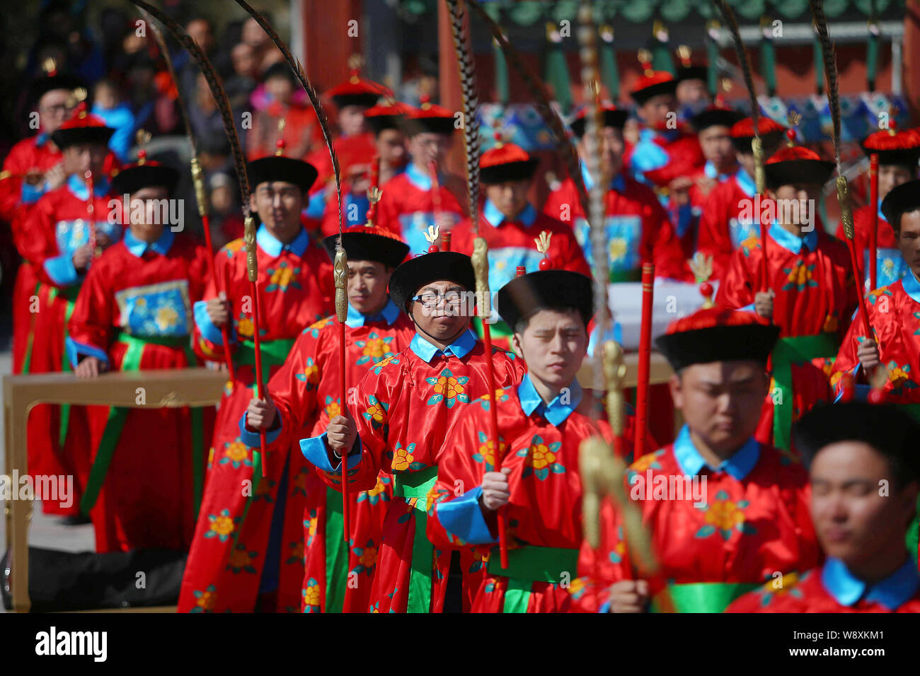 Chinese performers dressed in ancient costumes of the Qing Dynasty ...