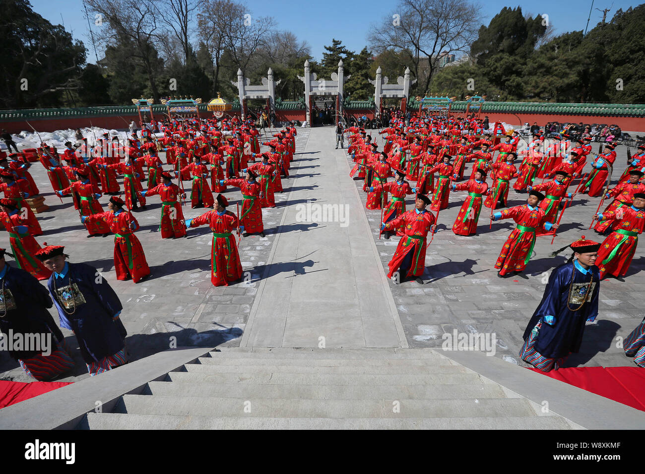 Chinese performers dressed in ancient costumes of the Qing Dynasty ...