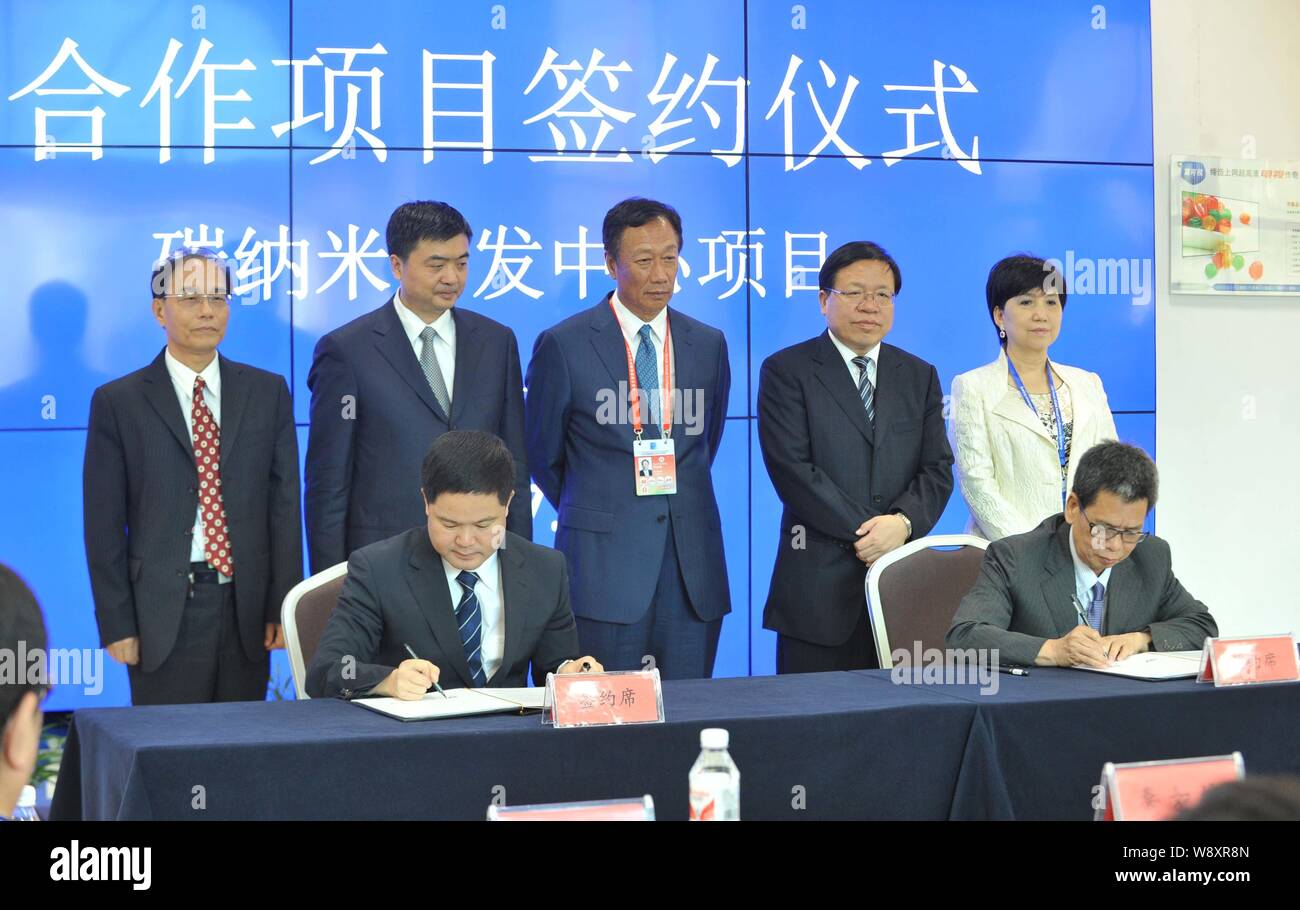Forcheerman Sign Terry Guo, Chairman of Foxconn, back center, attends a signing event ...
