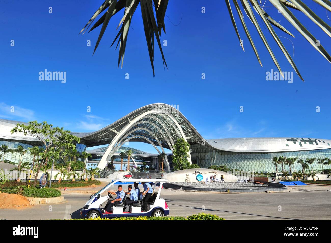 View of the world¯s largest duty-free shopping centre, Haitang Bay, in Sanya city, south Chinas Hainan province, 25 August 2014.   The Sanya Haitang B Stock Photo