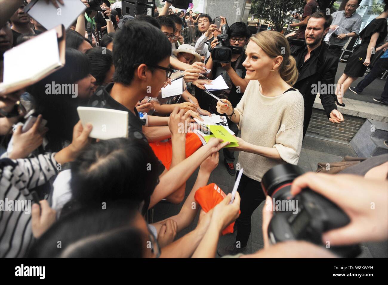 German Actress Martina Hill Center Signs Autographs For Fans