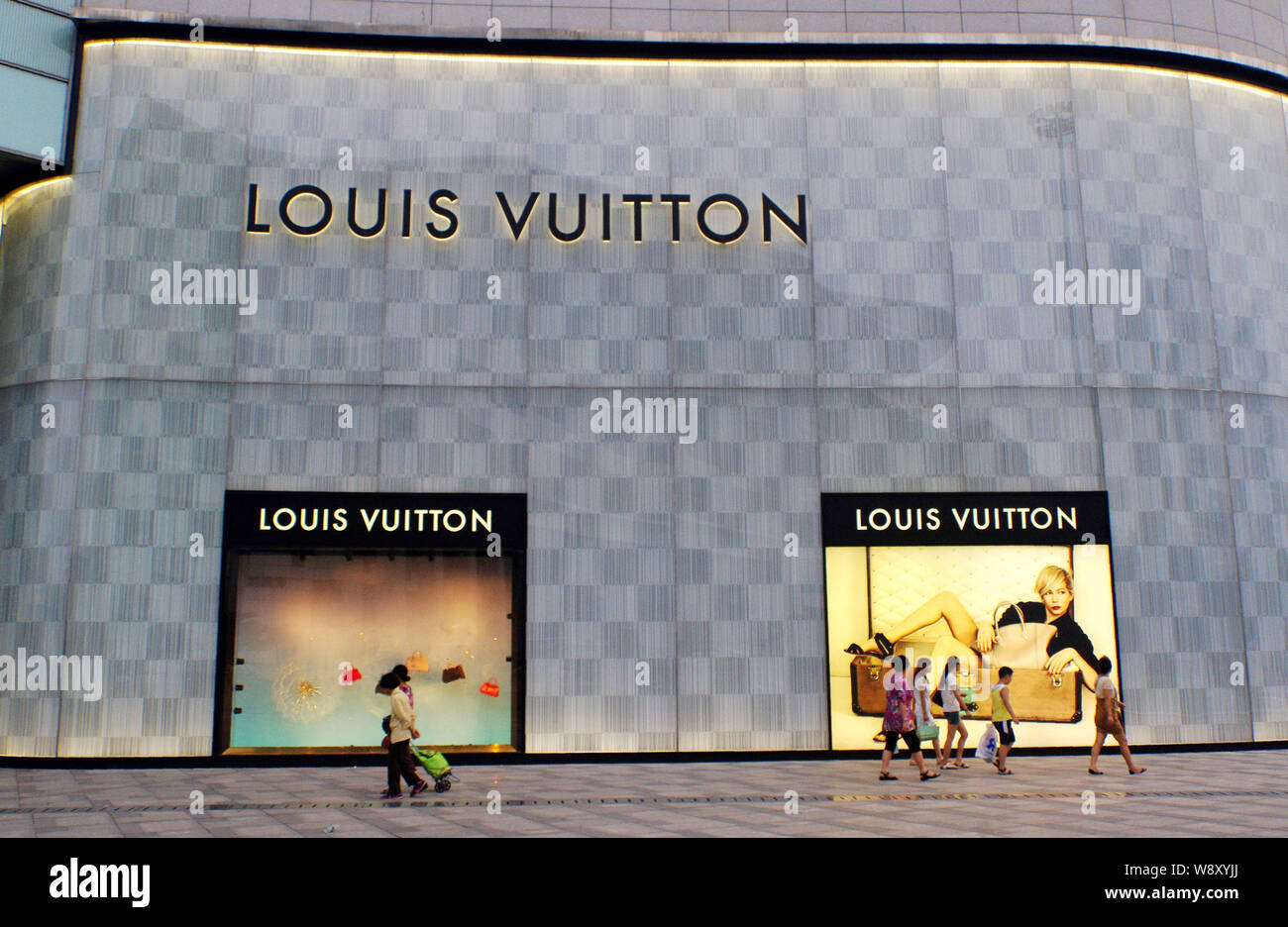 71,612 Moet Hennessy Louis Vuitton Photos & High Res Pictures