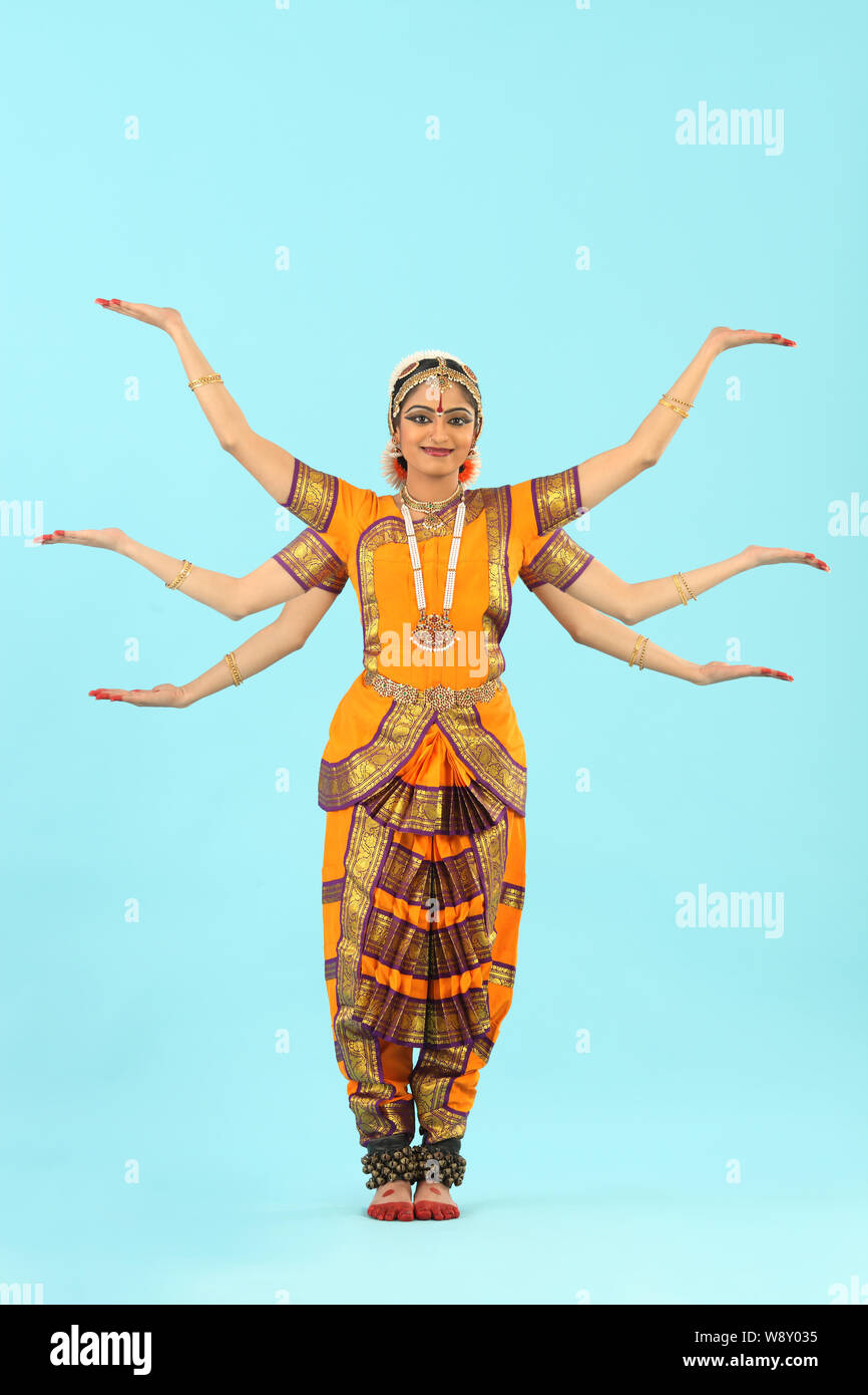 Pin by RoshenBhoodram on Indian Classical Dancing | Bharatanatyam dancer, Bharatanatyam  poses, Dance poses