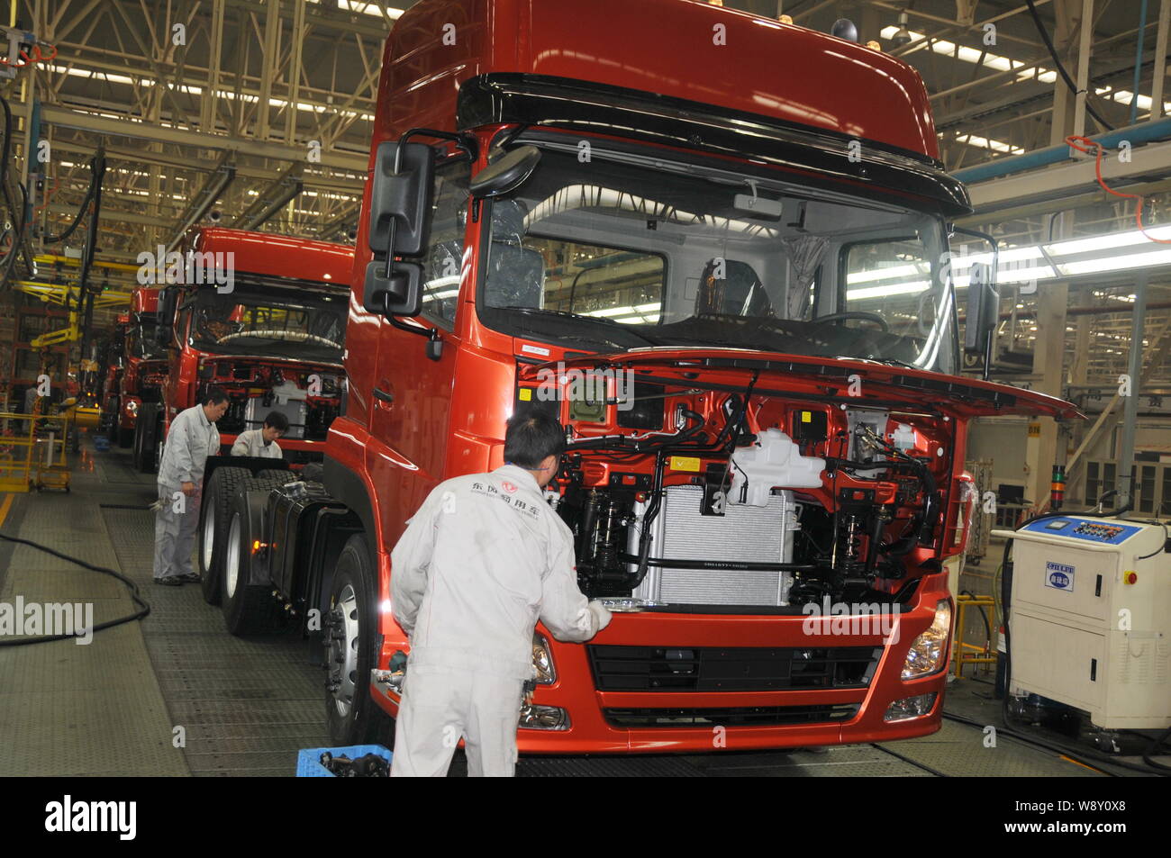 --FILE--Chinese workers assemble a truck on the assembly line of heavy ...