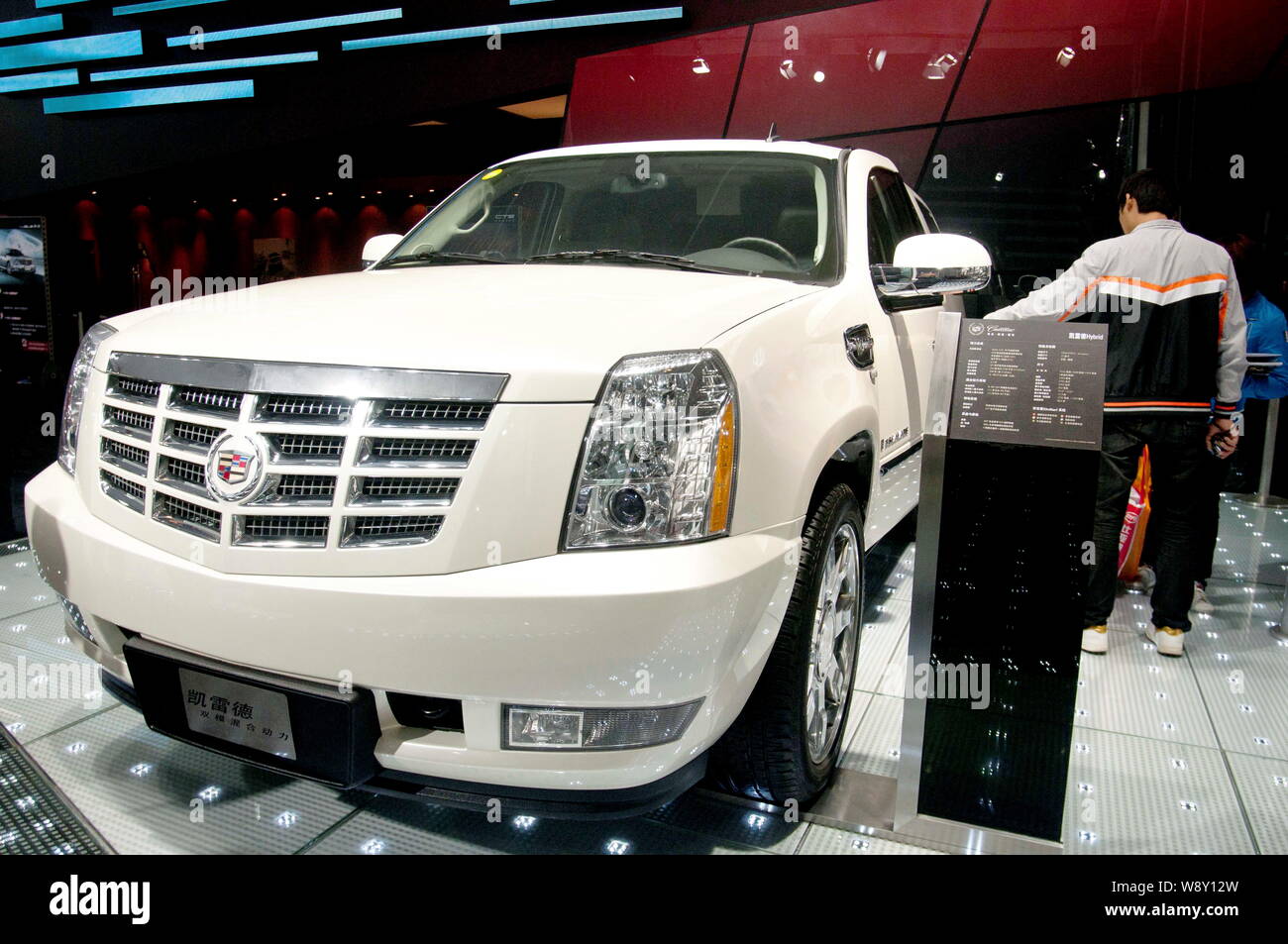cadillac escalade high resolution stock photography and images alamy cadillac escalade high resolution stock photography and images alamy
