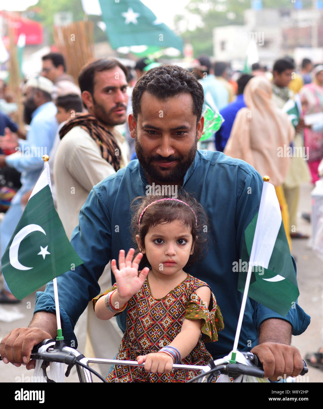 Pakistan 11th Aug 2019 A Large Number Of Pakistani People Purchasing National Flags Buntings And Other Stuff Displayed In Gunpat Road Market As The Nation Starts Preparing For The 72nd Independence Day https www alamy com pakistan 11th aug 2019 a large number of pakistani people purchasing national flags buntings and other stuff displayed in gunpat road market as the nation starts preparing for the 72nd independence day national day celebration in lahore on august 11 2019 the annual celebration is every 14th day of august the country gained its independence from the british rule on august 14 1947 during the celebration people parade and dress up in green and white which are pakistans official flag colors photo by rana sajid hussainpacific press credit pacific press agencyalamy live news image263667538 html