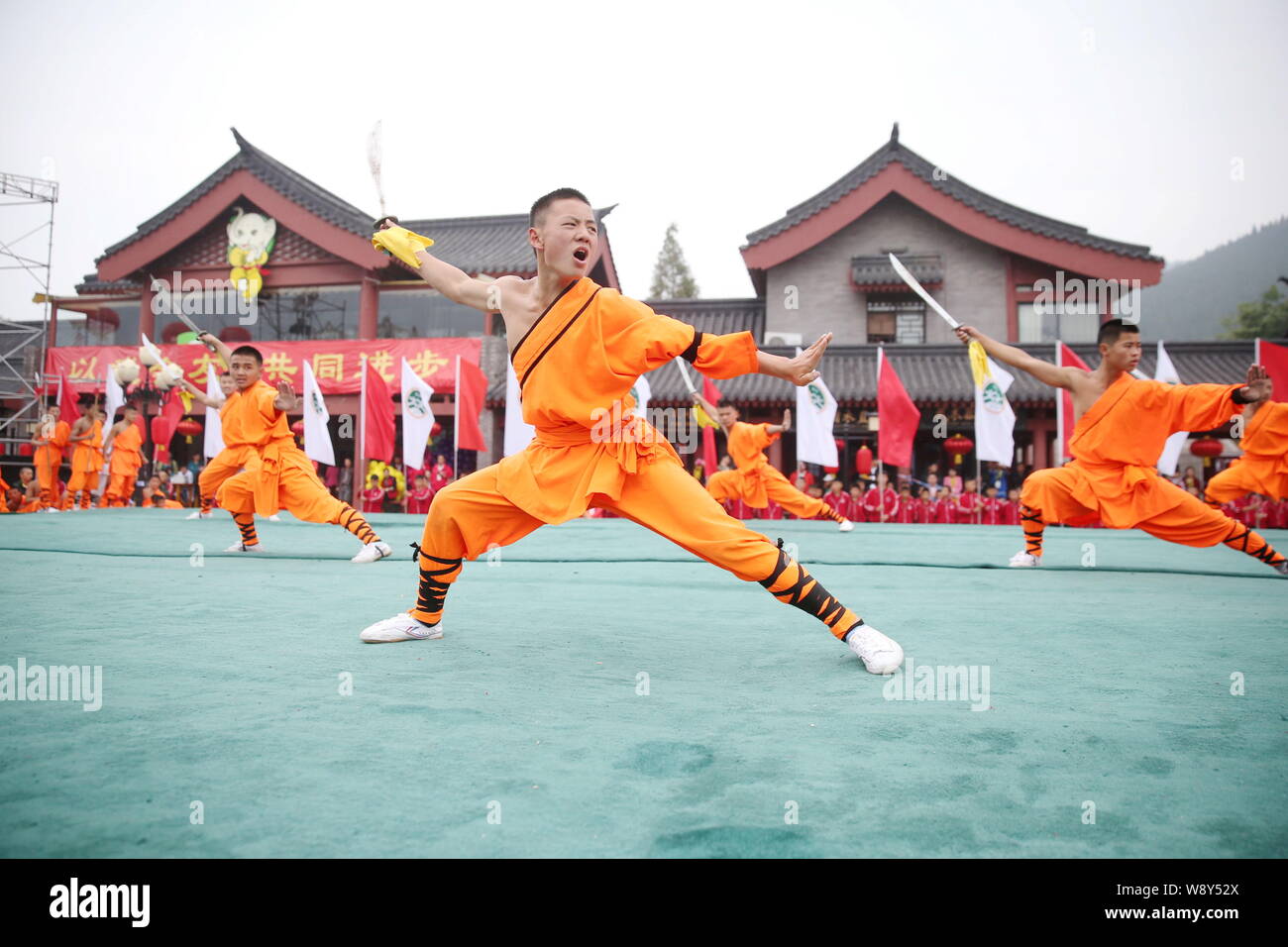 18 CHINESE KUNG FU MARTIAL ART SHAOLIN MONKS WEAPON EQUIPMENT MINIATURE GAME