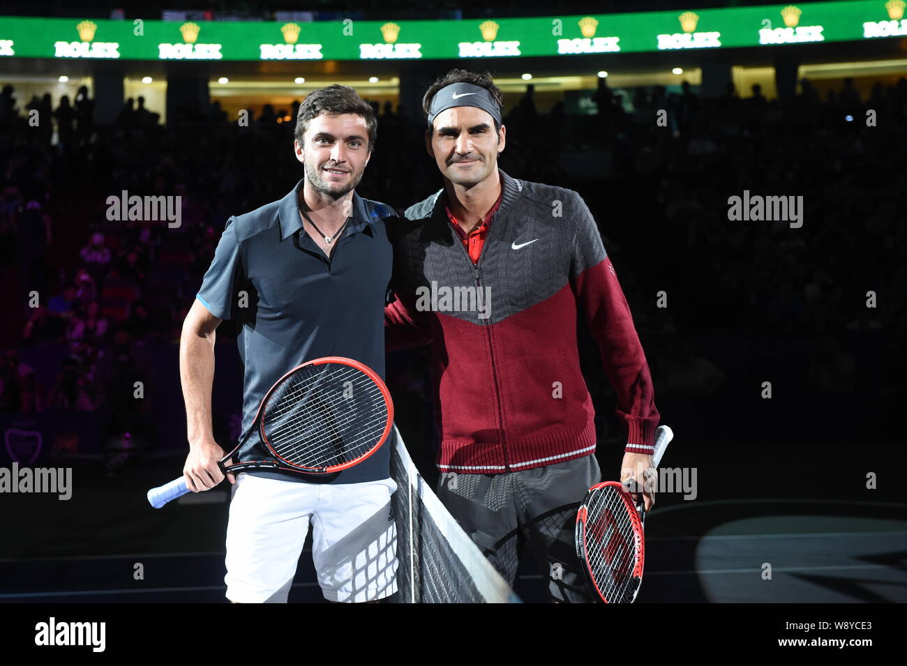 Roger Federer of Switzerland, right, poses with Gilles Simon of France  before their final match of the men's singles during the 2014 Shanghai  Rolex Ma Stock Photo - Alamy