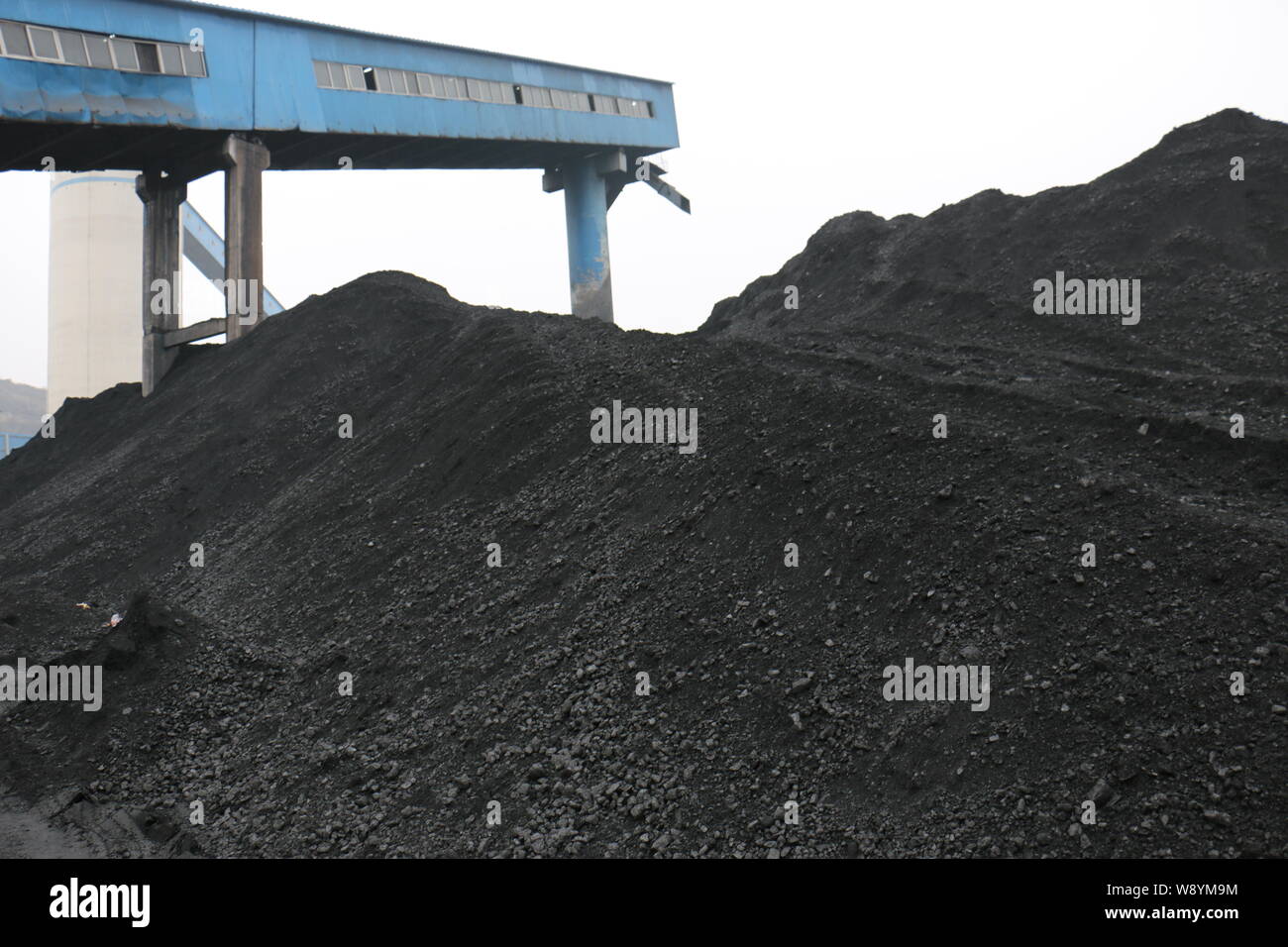 --FILE--View of a coal mine in northwest Chinas Shaanxi province, 29 October 2014.      China is grappling with a surge in the deadly disease pneumoco Stock Photo