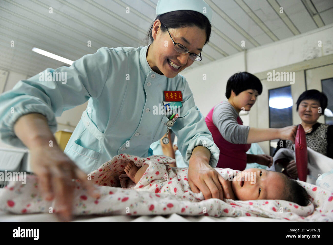 Hospital baby blankets hi-res stock photography and images - Alamy