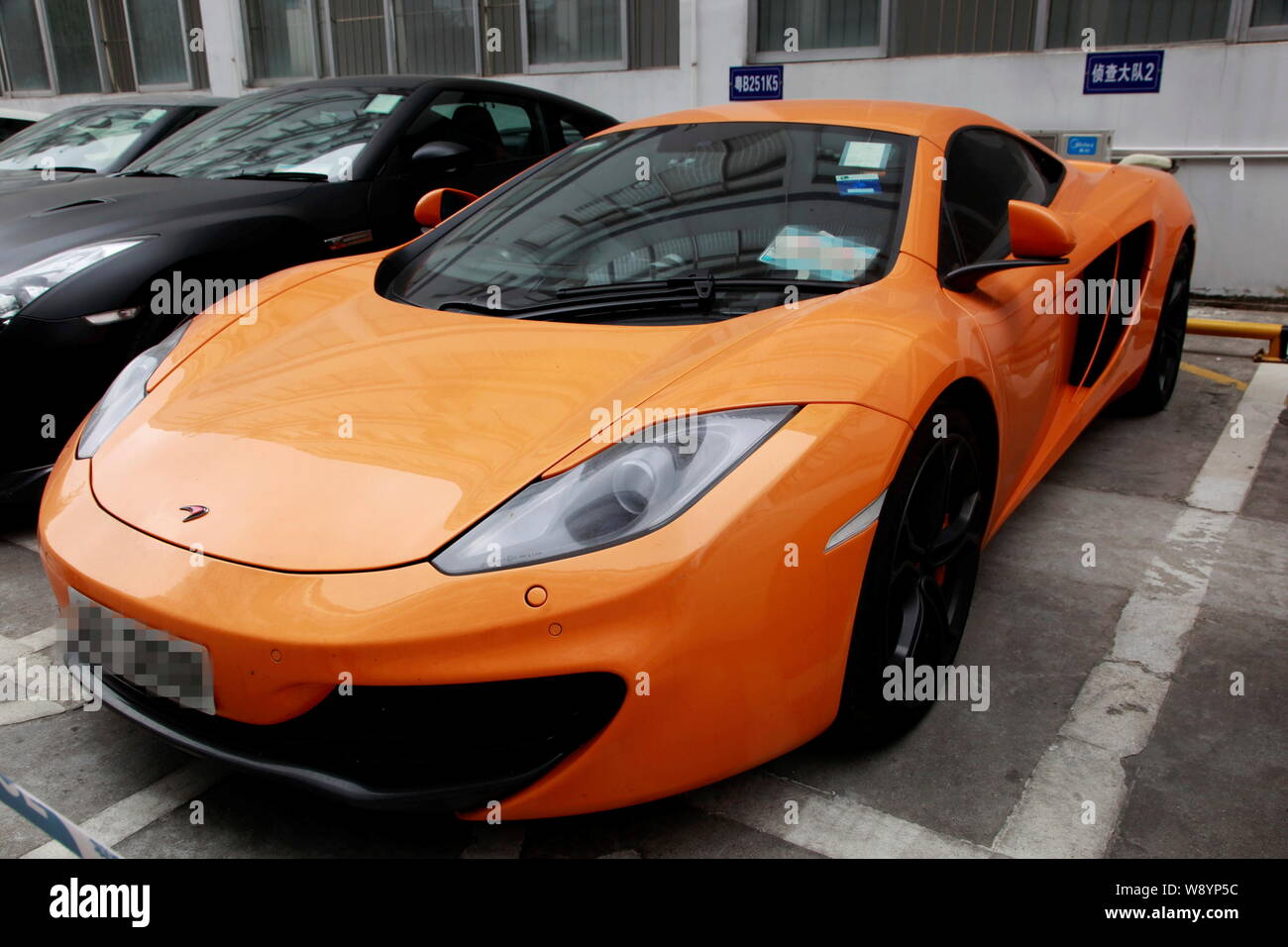 A luxury McLaren MP4-12C sports car from Hong Kong which is detained  alongside its driver by local police for speeding and drag racing on an  expresswa Stock Photo - Alamy