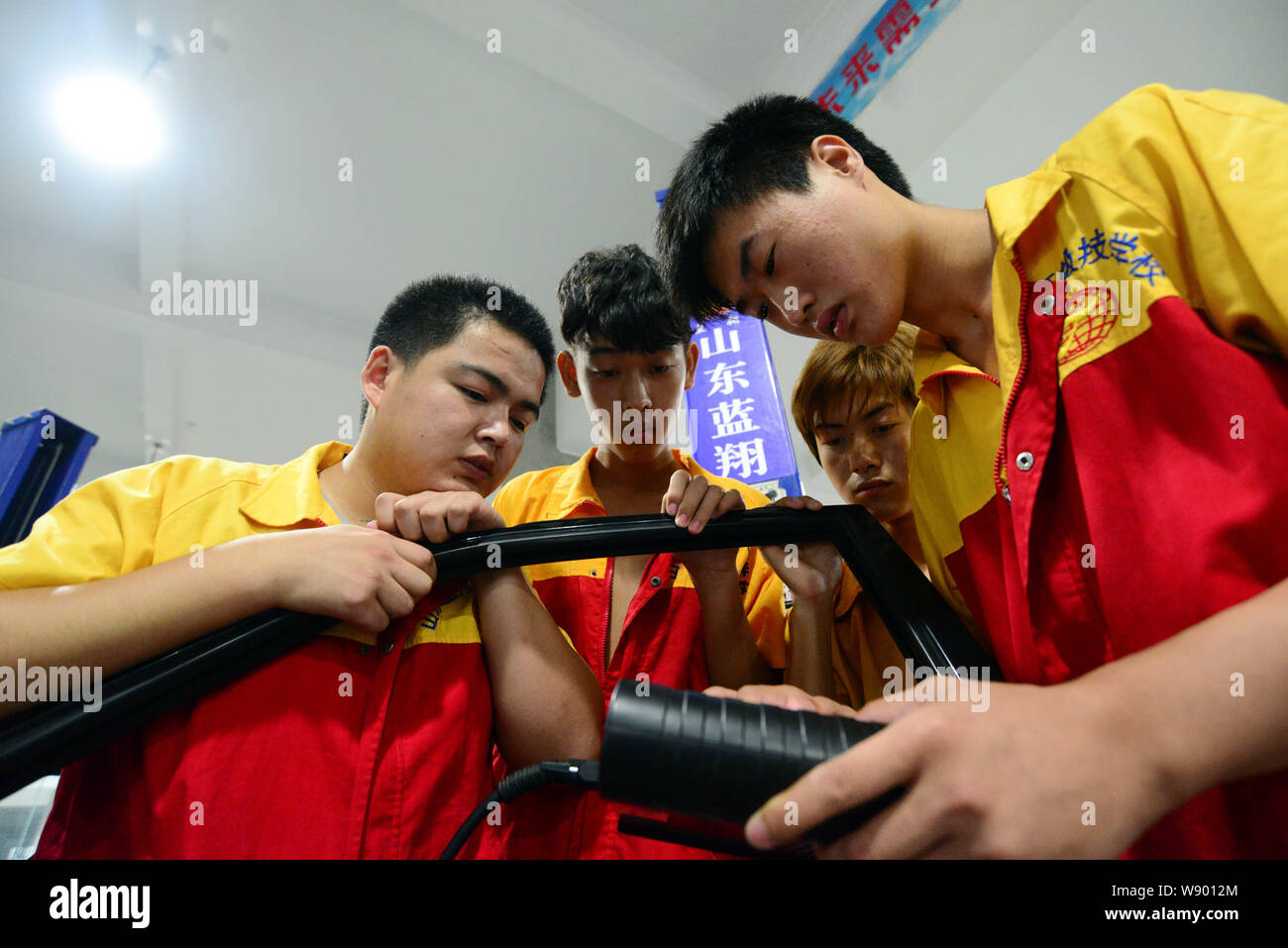 Vocational Auto Repair High Resolution Stock Photography and Images - Alamy