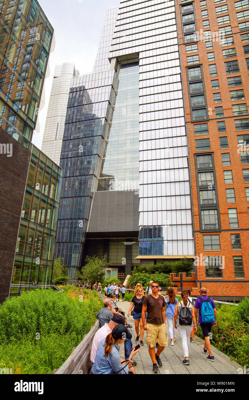 The High Line Park in Manhattan (Hudson Yards) with locals and tourists