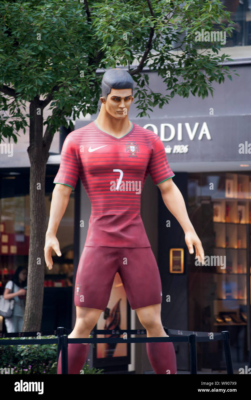 A giant figure of Portuguese football 