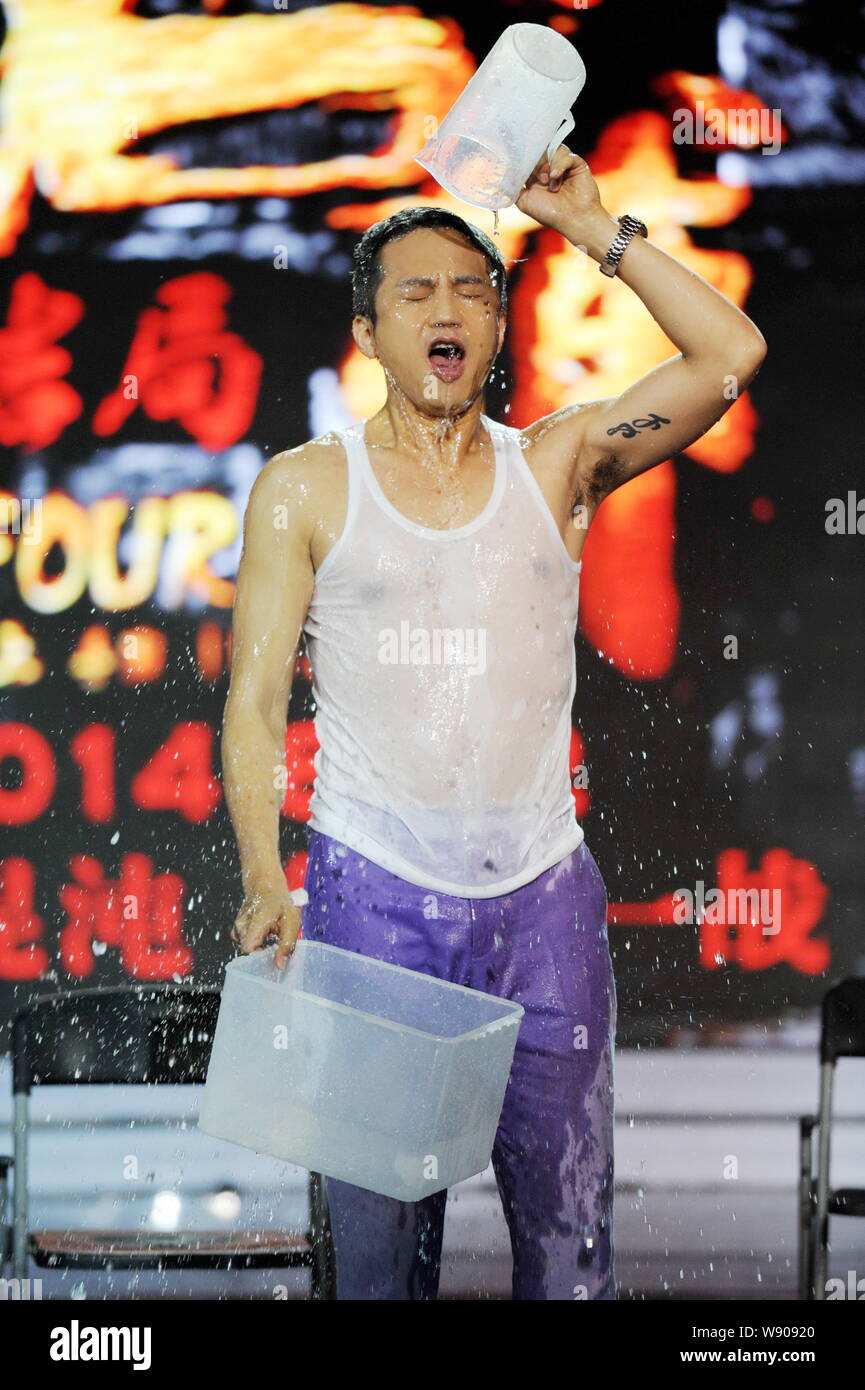 Chinese actor Deng Chao braves the Ice Bucket Challenge during a press  conference for the premiere of his new movie "The Four 3" in Beijing,  China, 19 Stock Photo - Alamy