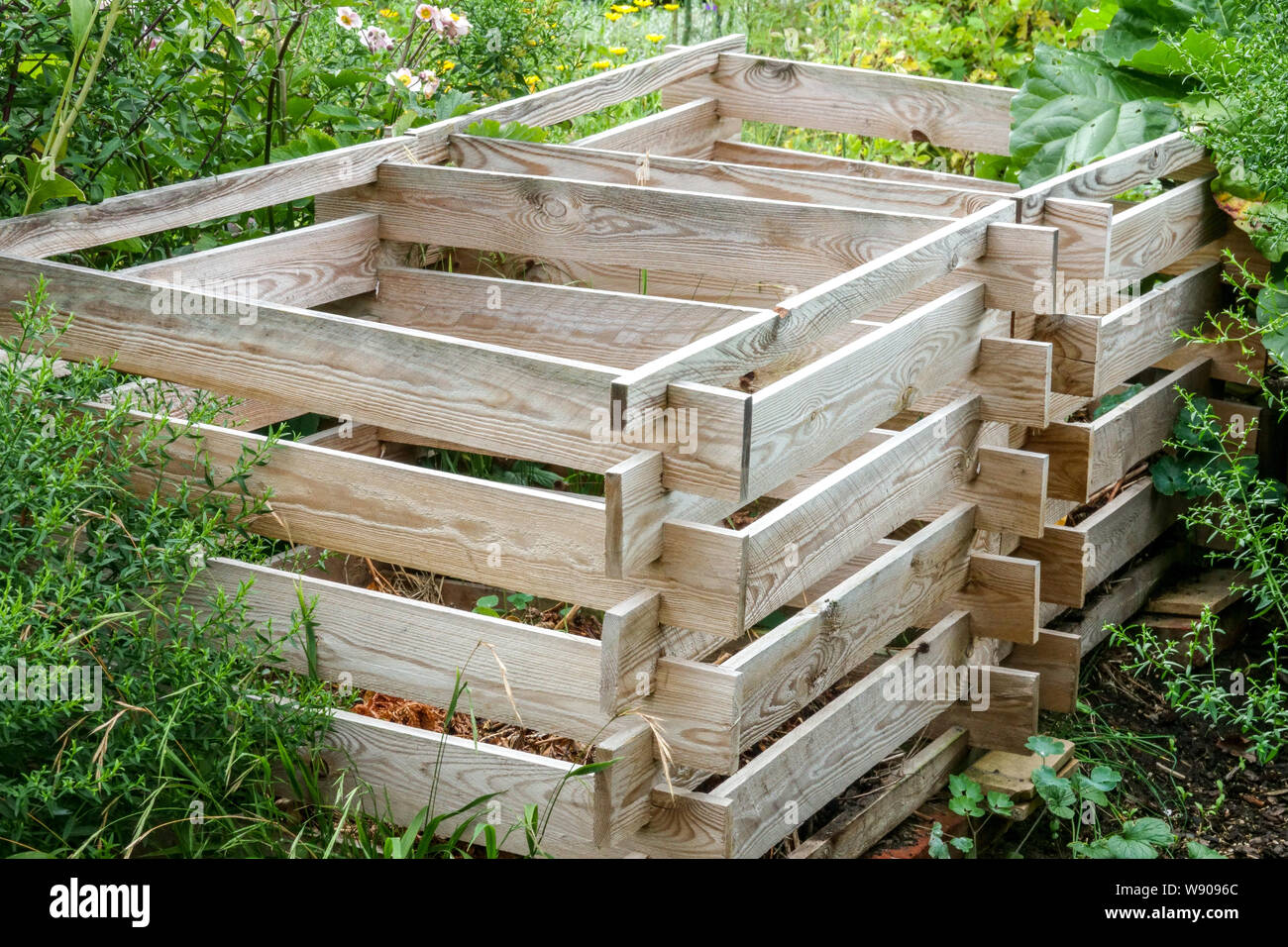 Wooden composter hi-res stock photography and images - Alamy