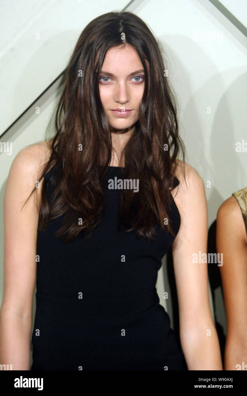 British supermodel Matilda Lowther poses on the red carpet for the Burberry  Fall/Winter fashion show, London in Shanghai, in Shanghai, China, 24 April  Stock Photo - Alamy