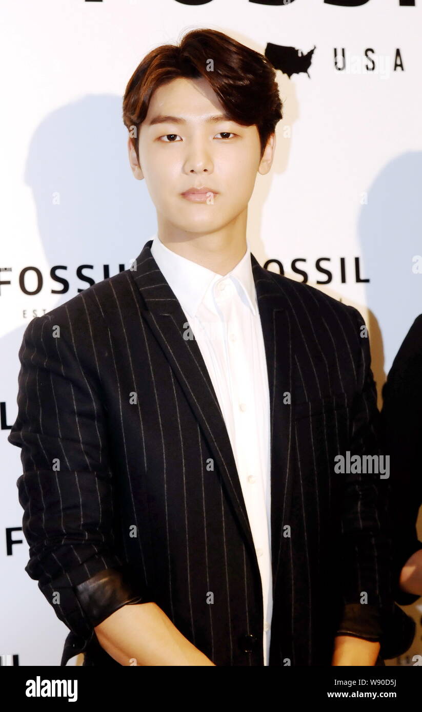 South Korean singer and actor Kang Min-hyuk poses during a 30th anniversary  event of Fossil in Shanghai, China, 28 August 2014 Stock Photo - Alamy, image size:823x1390