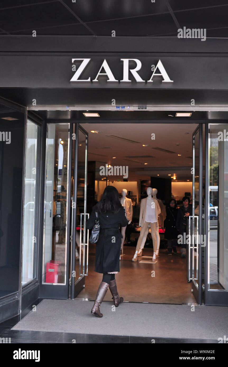 FILE--A customer enters a store of Zara in Shanghai, China, 14 March 2013.  Zara owner Inditex, the worlds largest fashion retailer, plans to join  Stock Photo - Alamy