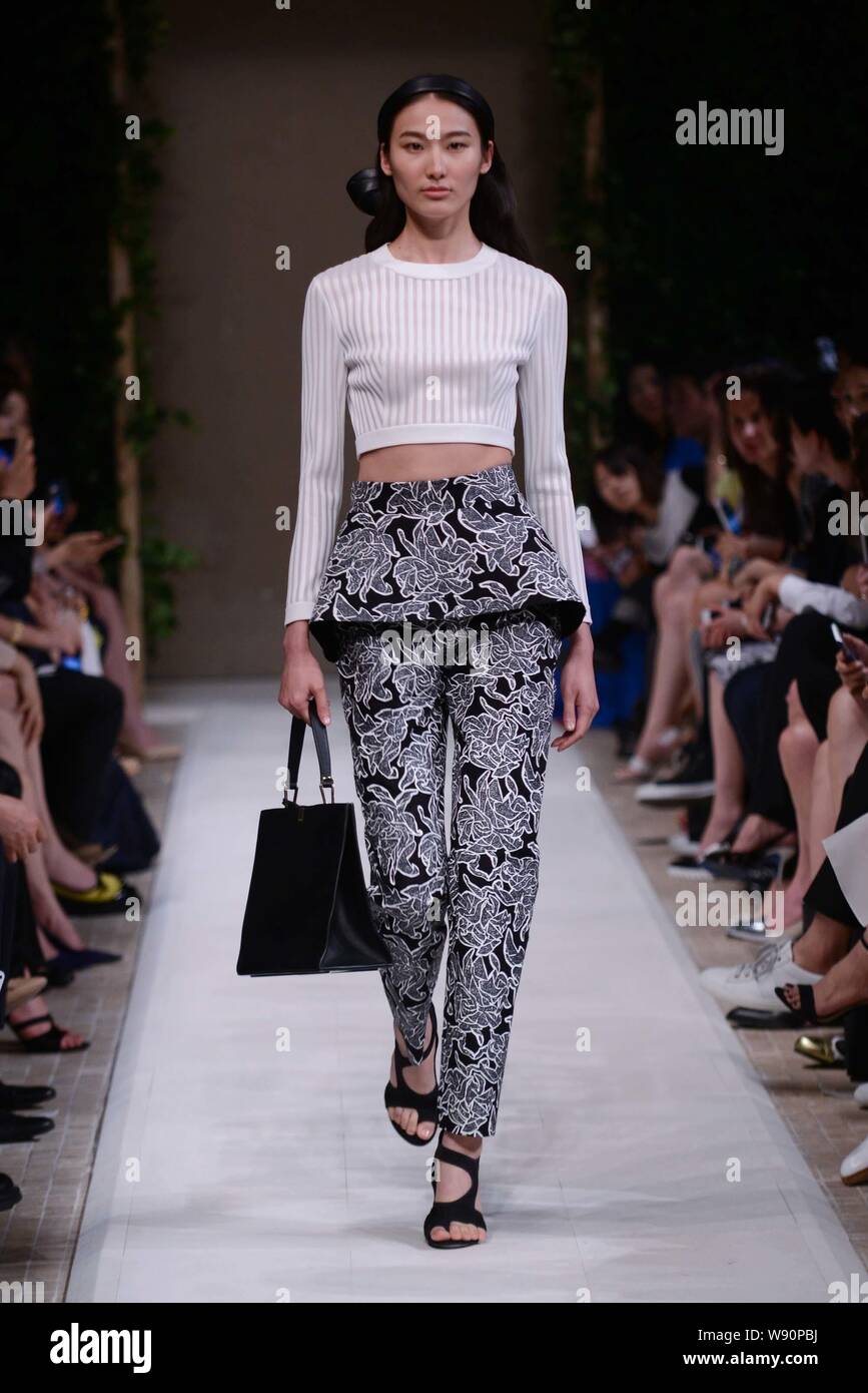Balenciaga fashion show hi-res stock photography and images - Alamy