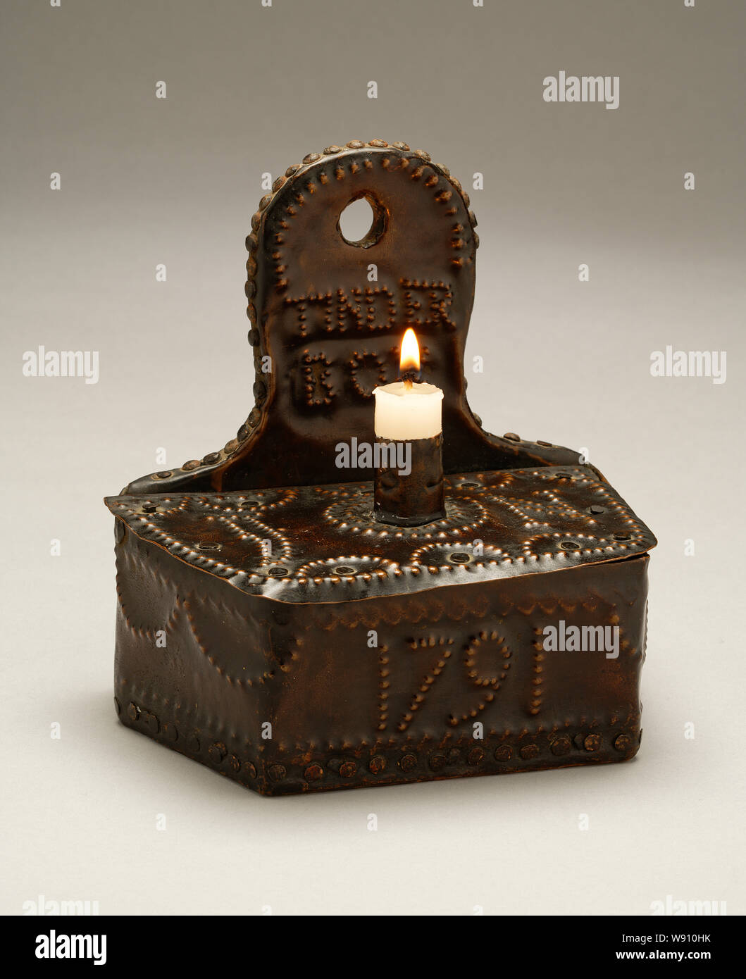 A Tinderbox Was Used In The Past To Kindle A Fire It Held Dry Fibrous Material And A Flint Or Firesteel To Produce The Spark Stock Photo Alamy A Tinderbox Was Used In The Past To Kindle A Fire It Held Dry Fibrous Material And A Flint Or Firesteel To Produce The Spark Stock Photo Alamy