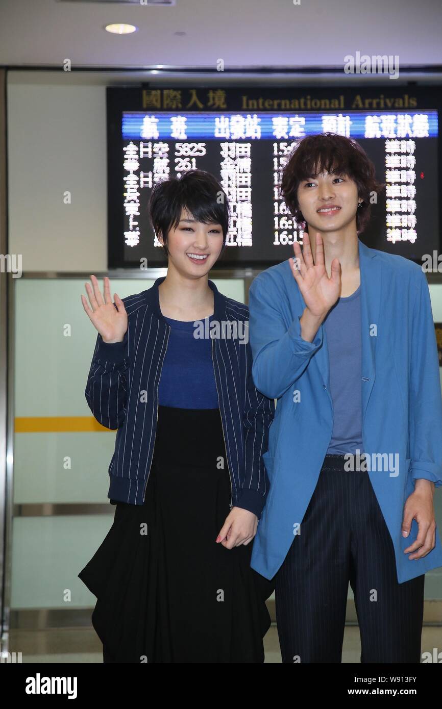 Japanese actress Ayame Goriki, left, and actor Kento Yamazaki wave to fans at the Taiwan Taoyuan International Airport after arriving in Taipei, Taiwa Stock Photo