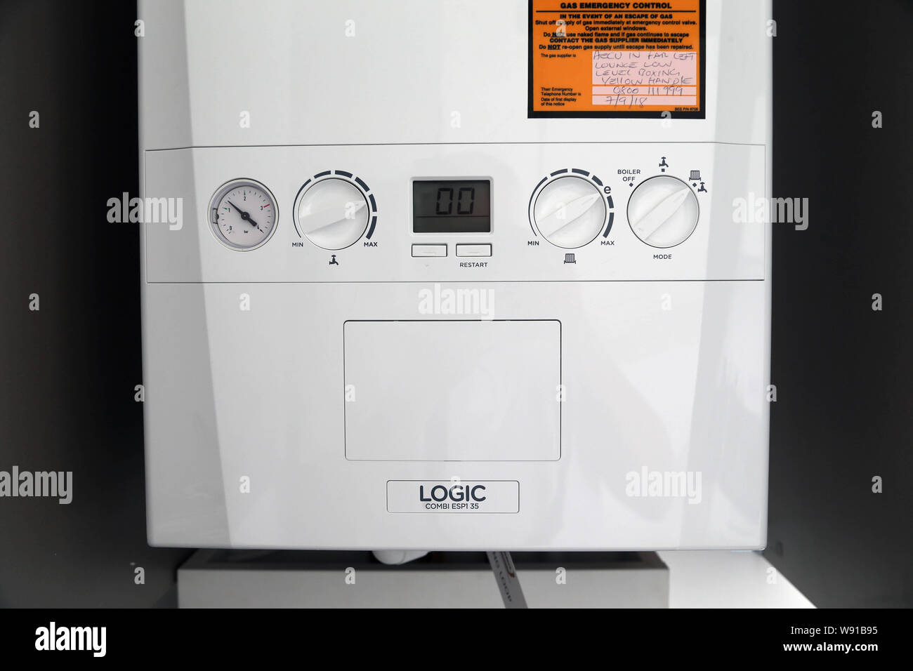 Kitchen wall mounted ideal logic combi esp1 35 boiler Stock Photo