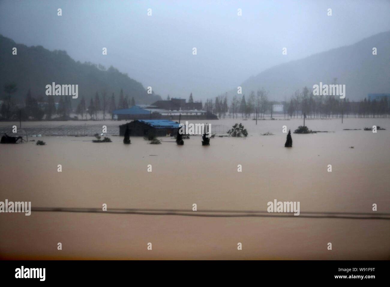 Houses are half submerged by floodwaters caused by typhoon Fitow in Taoshan town, Ruian city, east Chinas Zhejiang province, 7 October 2013.   A massi Stock Photo