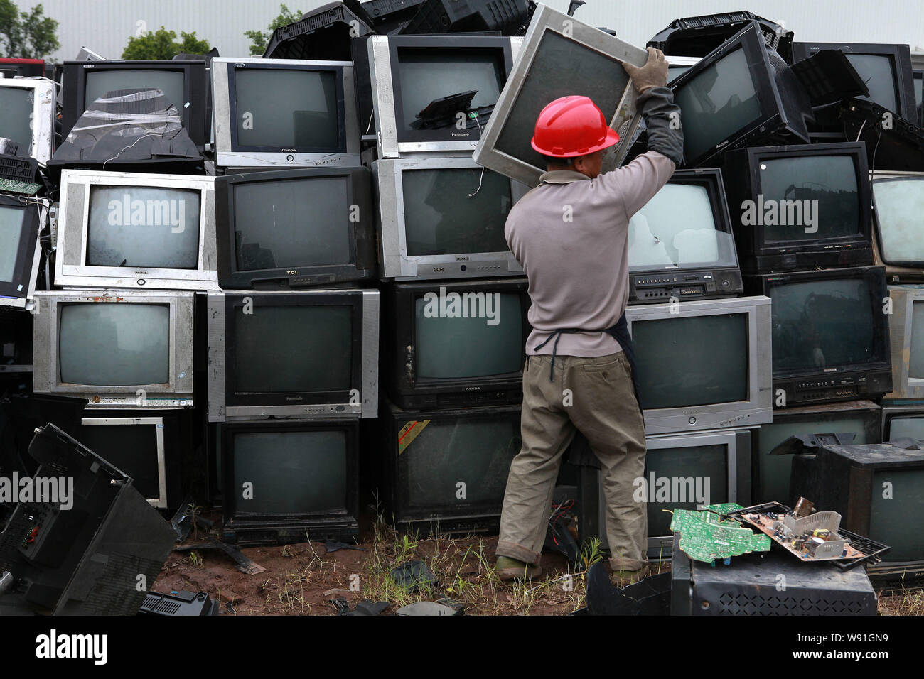 FILEA Chinese worker shoulders a discarded outdated CRT (Cathode