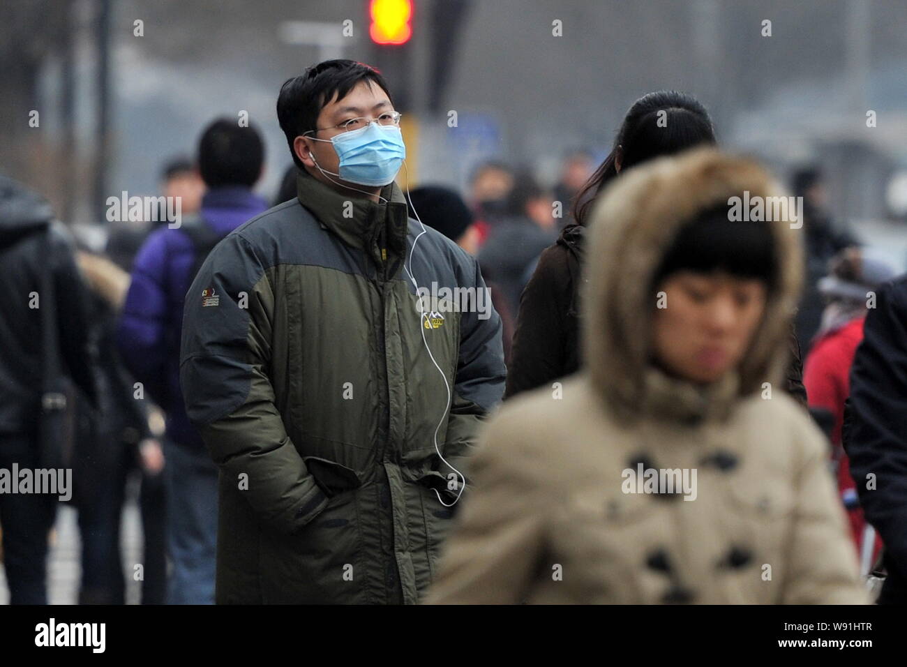 Doctor wearing face mask walks hi-res stock photography and images - Alamy