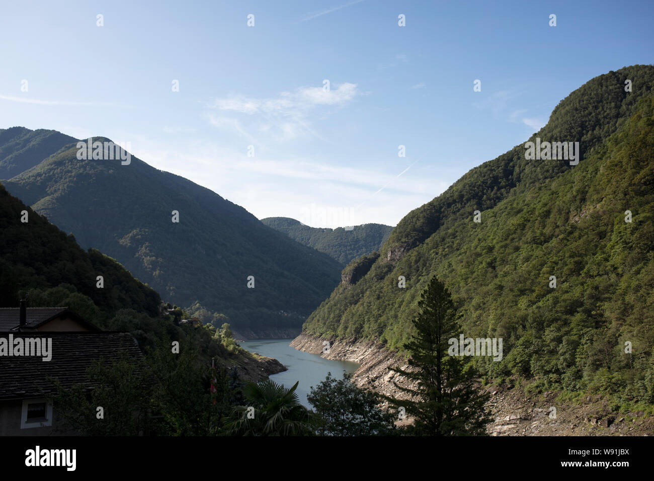 The Verzasca River flows through the Verzasca Valley in Lavertezzo, in the Italian region of Ticino, Switzerland. Stock Photo
