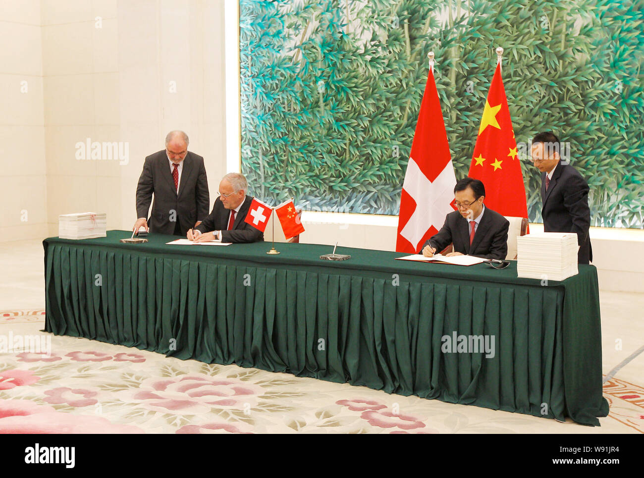 Chinese Commerce Minister Gao Hucheng, right, and Swiss Federal Counsellor Johann Schneider-Ammann, left, signing a free trade agreement at Chinas Min Stock Photo