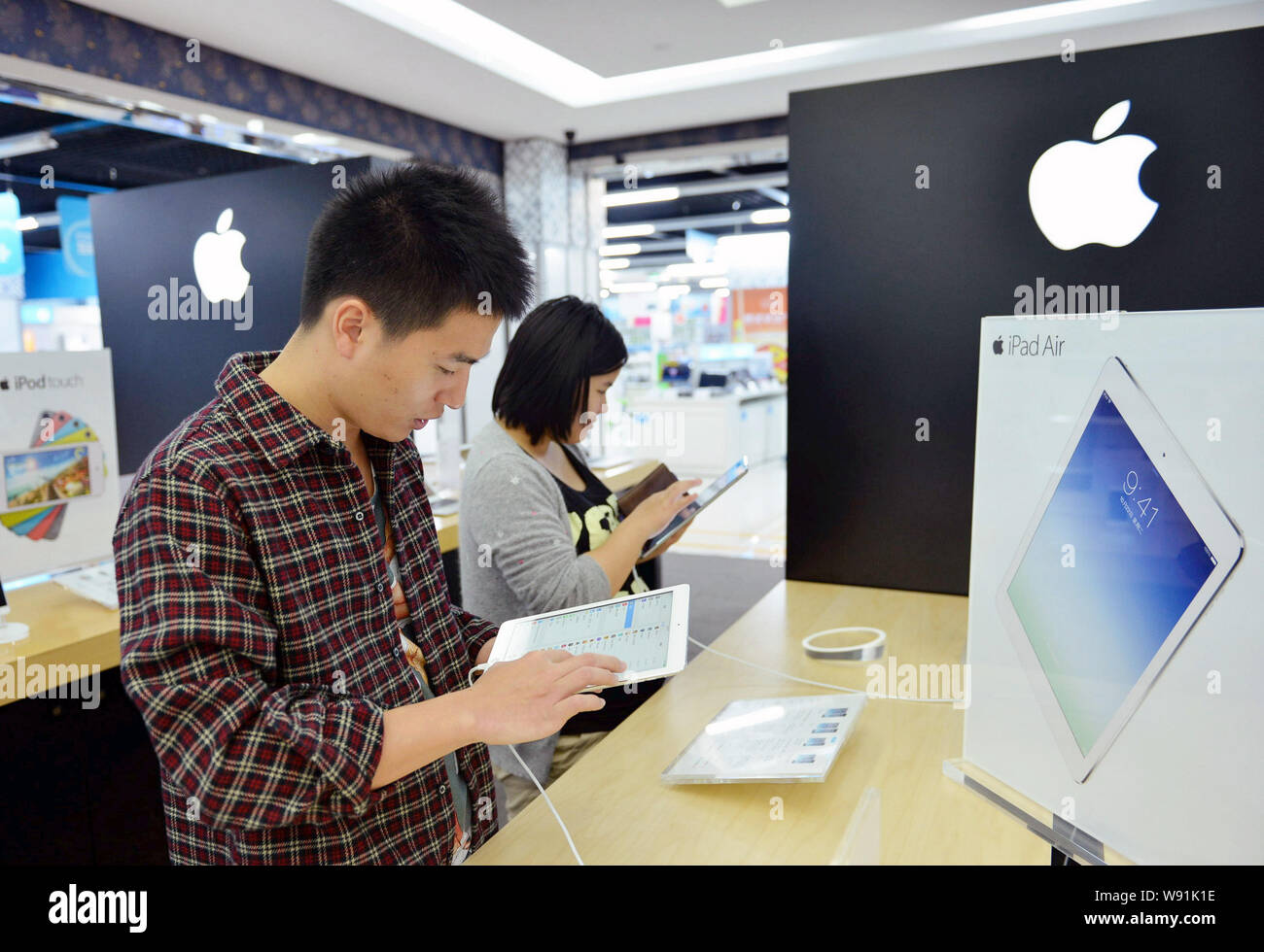 Ipad air 1 hi-res stock photography and images - Alamy